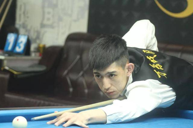 的观众和球 的观众和球